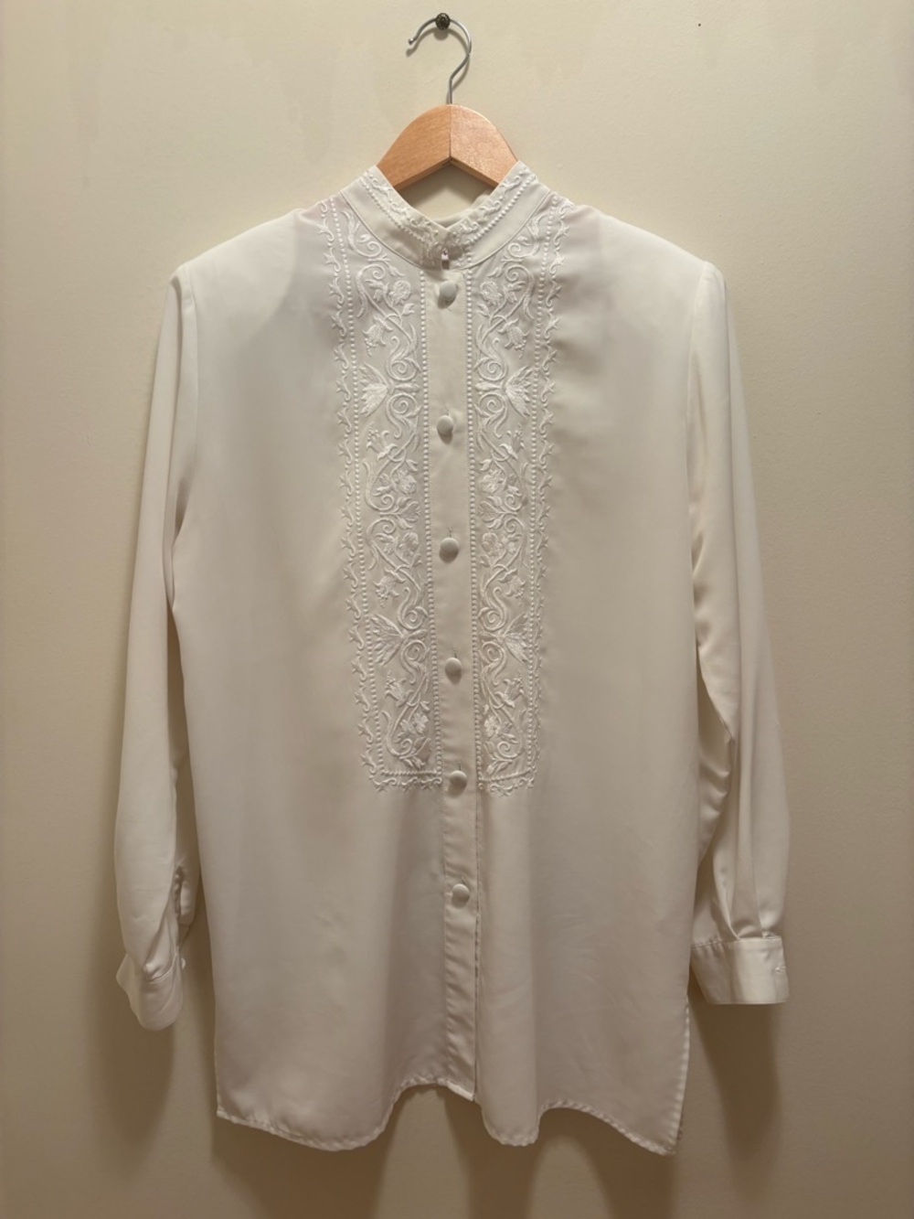 Vintage Worthington Off White Embroidered Button-Up Blouse